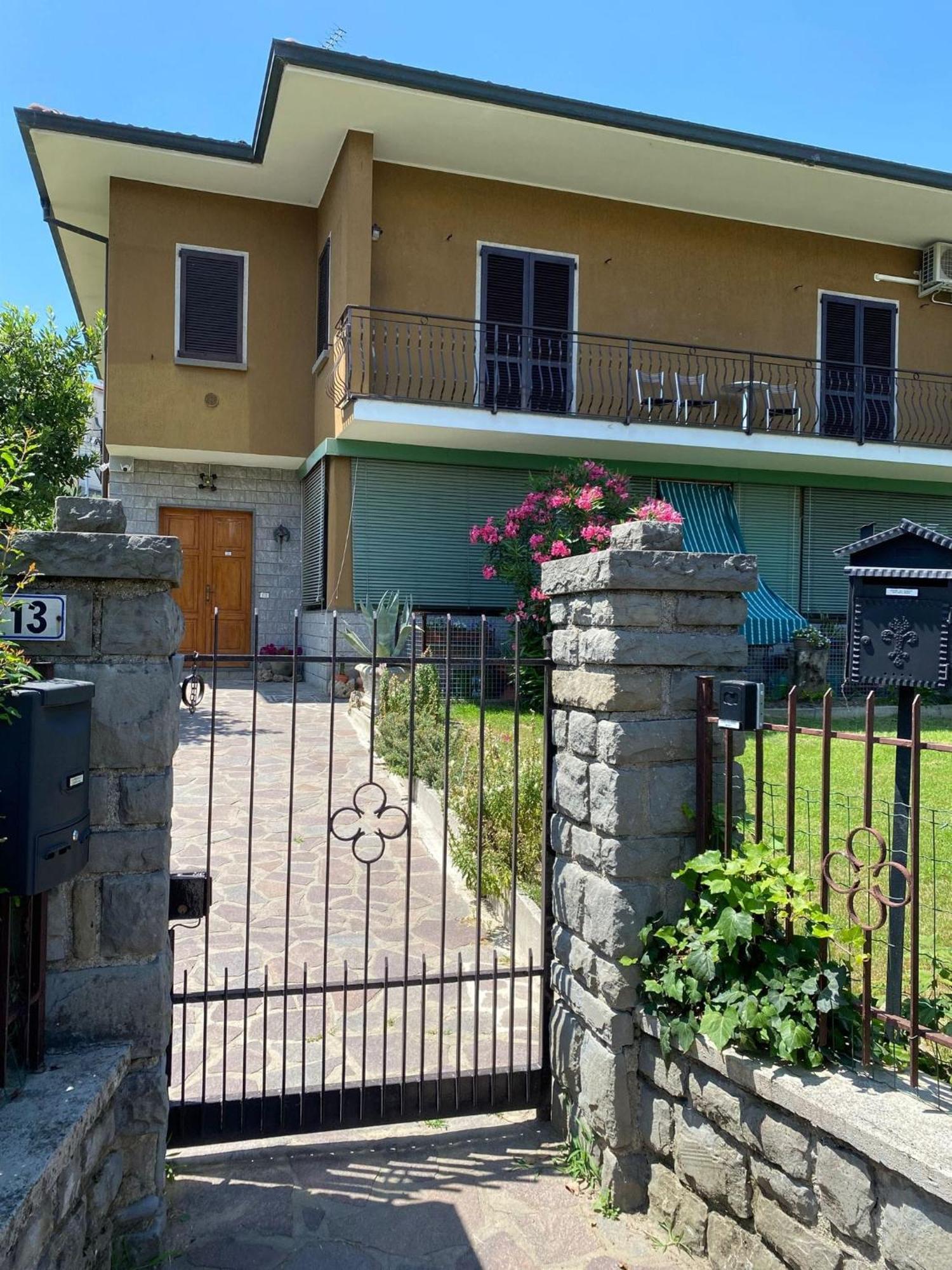 Casa Vacanze Mari, Паратико Екстериор снимка